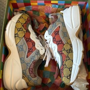 Gucci Canvas sneakers 39.5